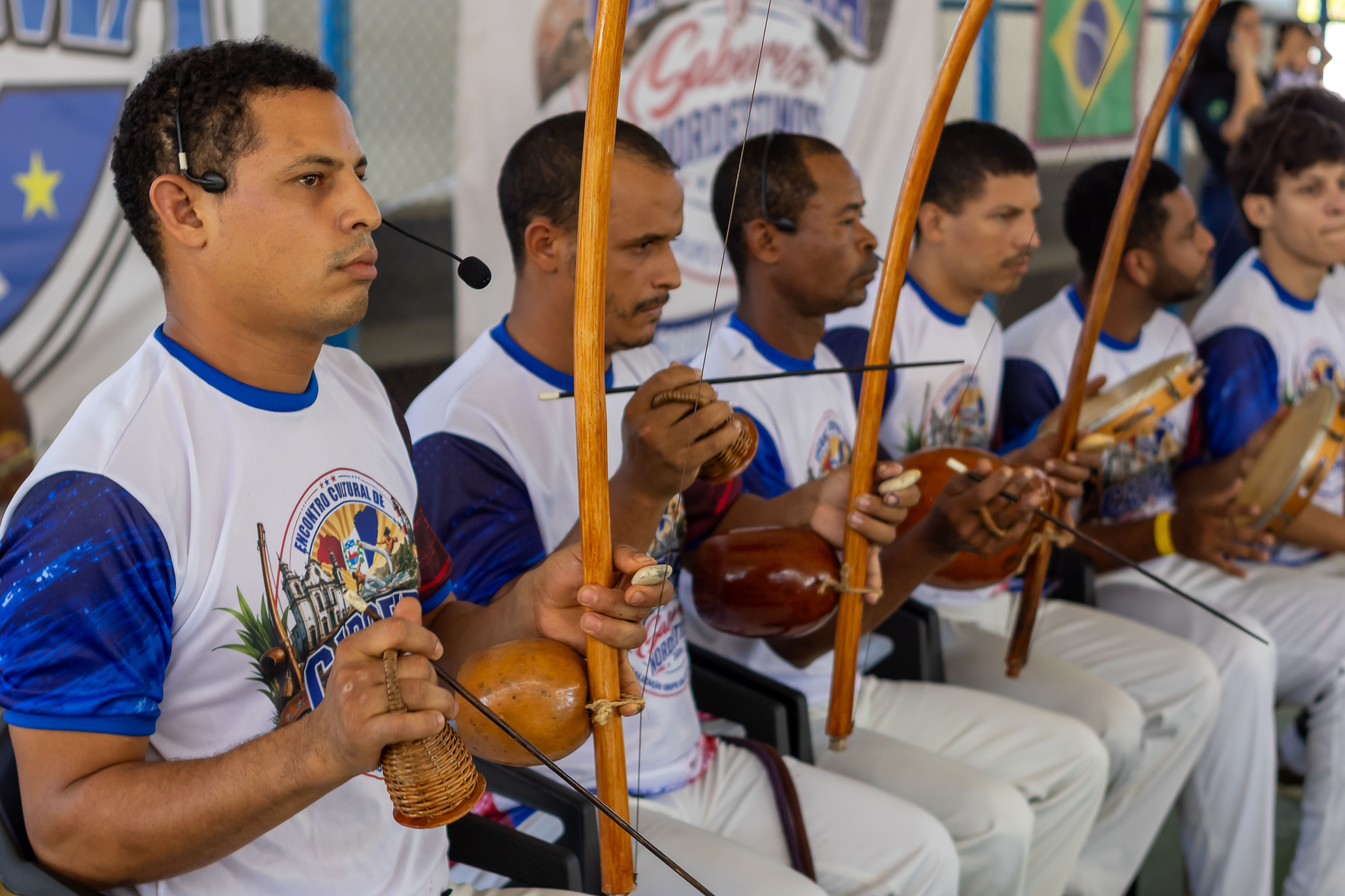 Participantes do Grupo de Capoeira Muarama durante atividade cultural de capoeira.