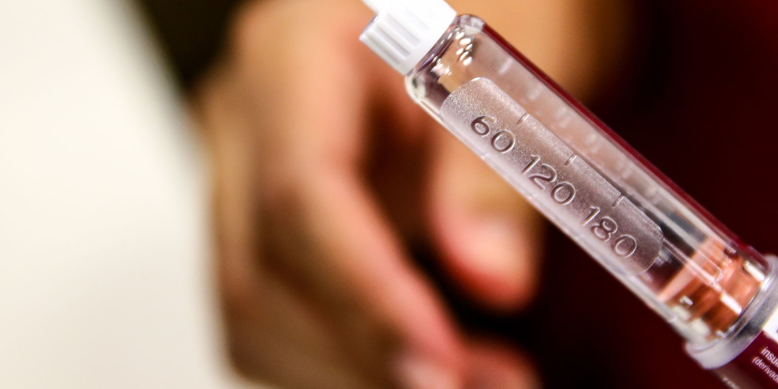 Canetas para aplicação de medicamento em foto de arquivo