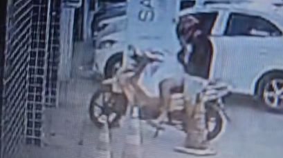 Imagem de câmera de segurança mostra motocicleta estacionada diante da maternidade