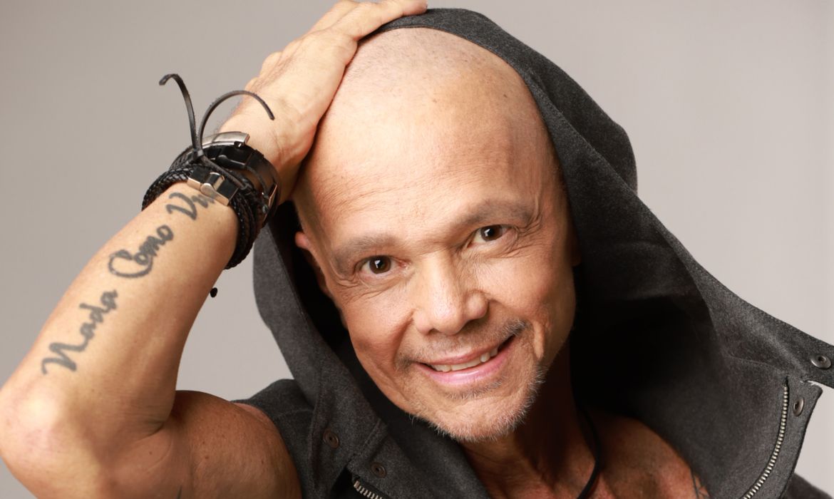 Cantor Netinho em fotografia de divulgação
