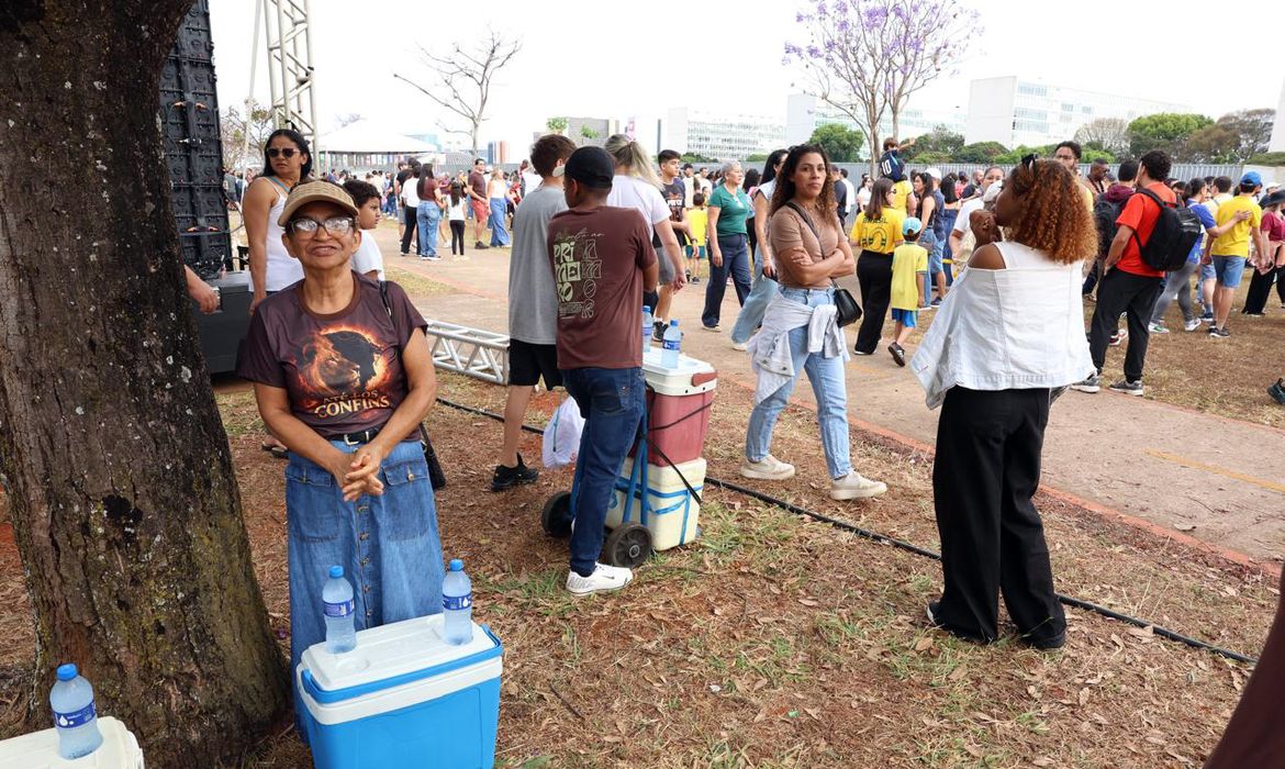 Vendedora ambulante trabalha em Brasília durante o Sete de Setembro, em foto de arquivo