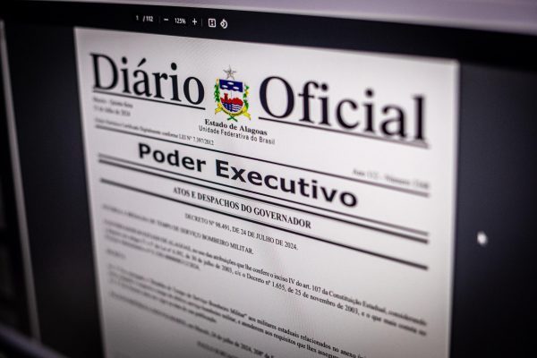 Tela de computador exibe uma edição do Diário Oficial de Alagoas; foto de arquivo