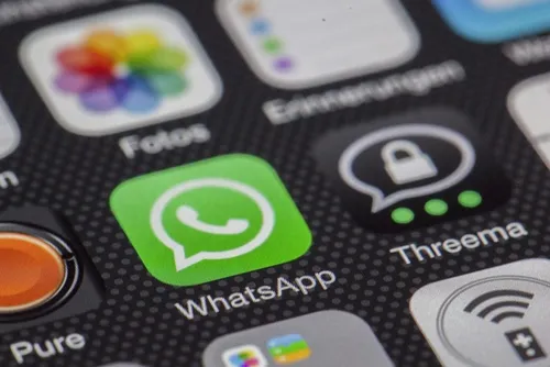 Ícone do WhatsApp exibido na tela de um telefone celular