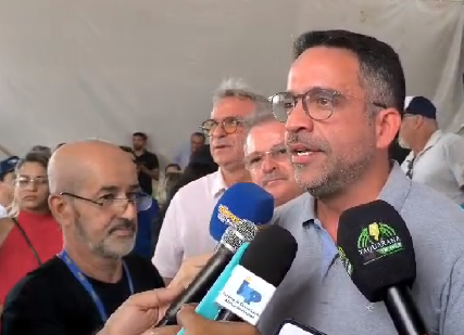 Governador Paulo Dantas durante entrevista coletiva em imagem de arquivo