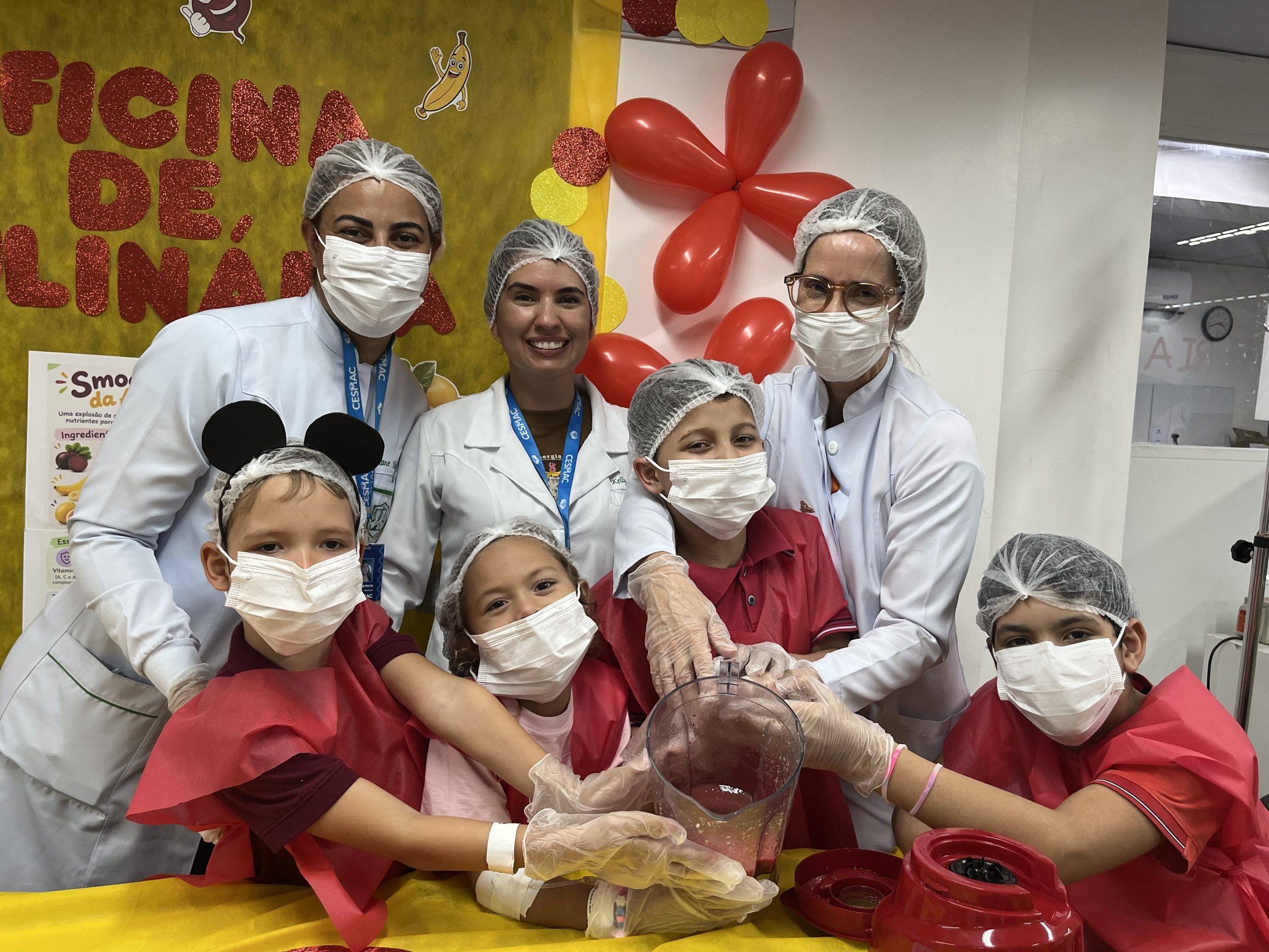 Crianças e profissionais de Nutrição participam de oficina de culinária na pediatria do HGE