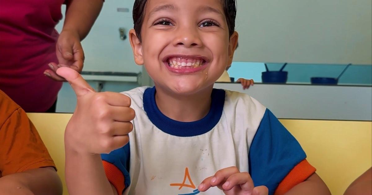 Estudantes da rede municipal de Maceió recebem refeições preparadas nas unidades de ensino