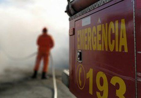 Equipe e viatura do Corpo de Bombeiros de Alagoas em fotografia de arquivo