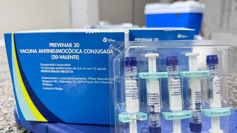 Caixas e frascos da vacina pneumocócica conjugada Pneumo 20