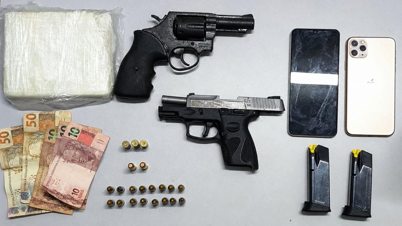 Armas, munições e materiais apreendidos pela Polícia Militar em Arapiraca e Taquarana