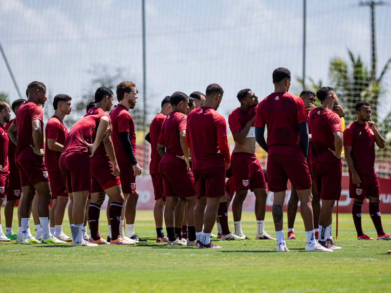 Jogador do CRB durante treino no CT Ninho do Galo, em Maceió.
