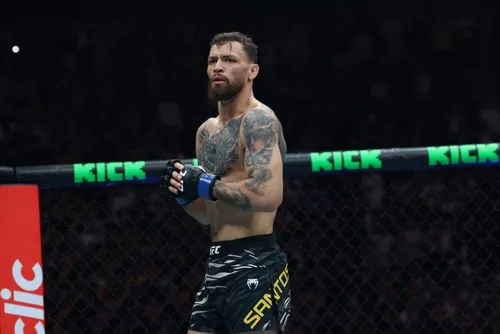 Maurício Ruffy durante atividade ligada ao UFC