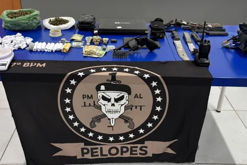 Drogas, arma, munições, celulares e outros objetos apreendidos pela Polícia Militar em Maravilha