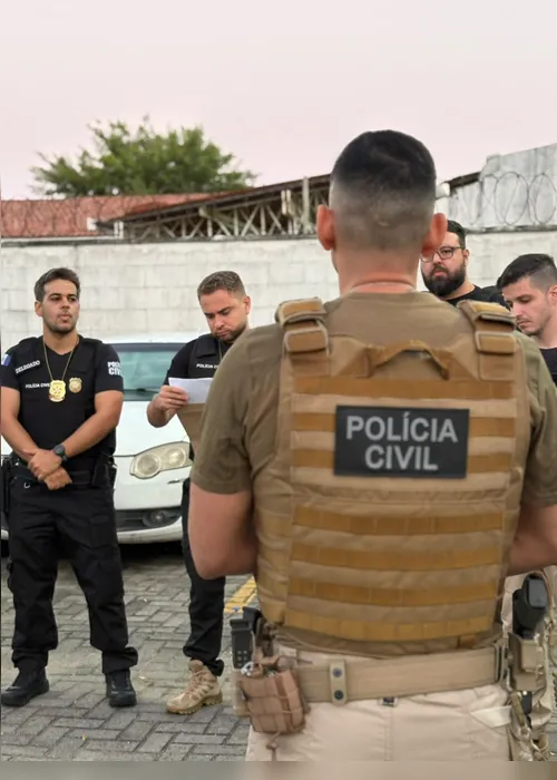 Material apreendido pela Polícia Civil durante operação sobre desvios em empresa de energia solar