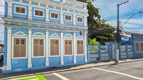 Candidatos fazem prova em sala, em imagem oficial do concurso da Fapeal.