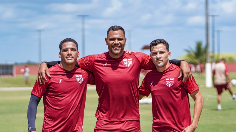 Jogadores do CRB durante treinamento no Ninho do Galo
